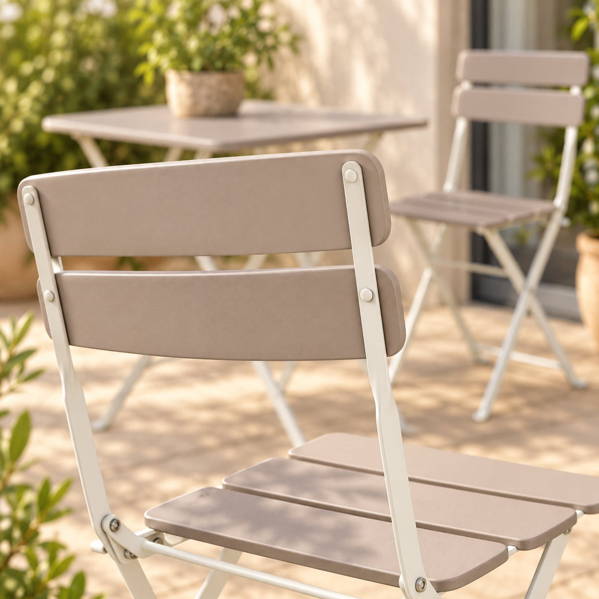 Outdoor Bistro Table and Chairs detail