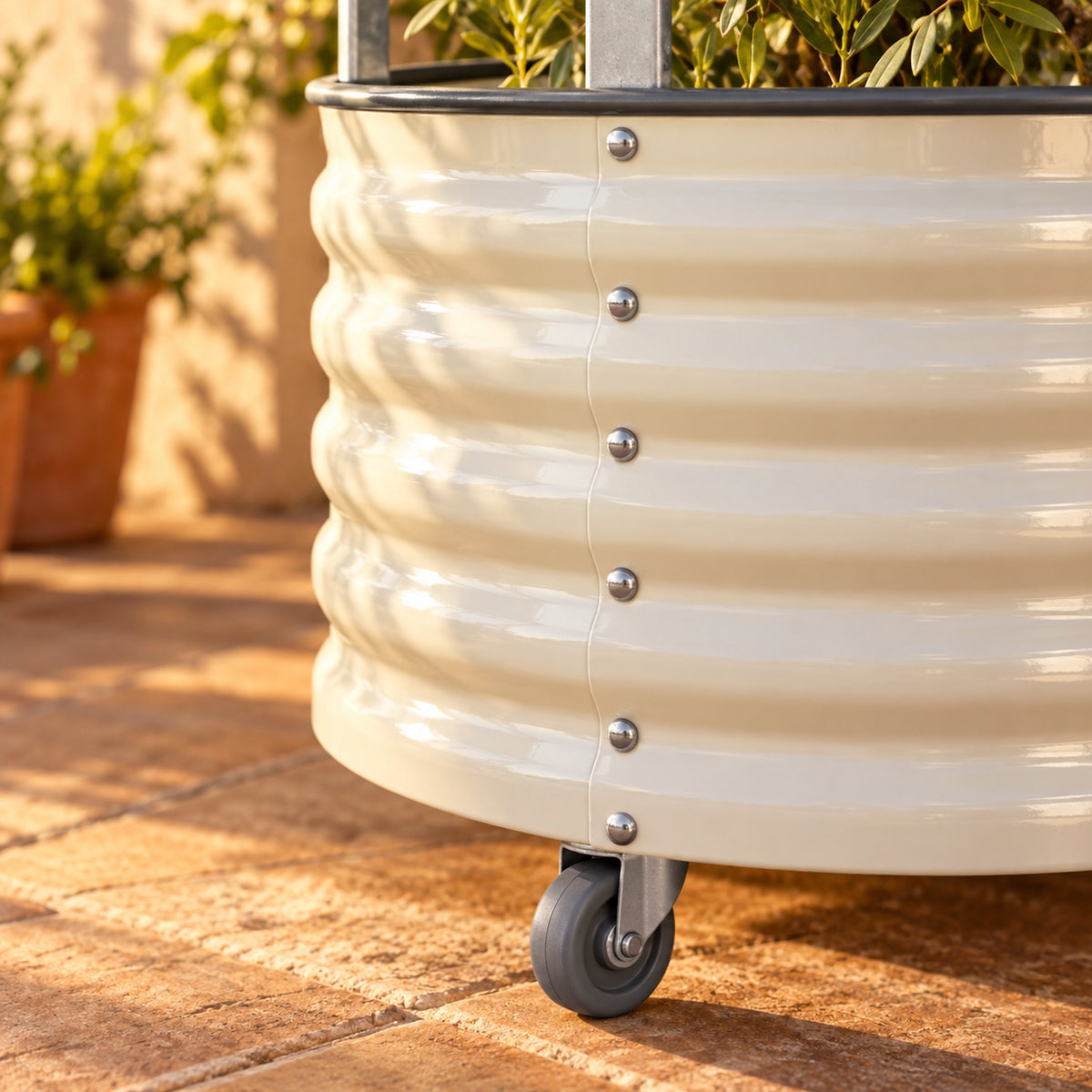 Rolling Dragon Fruit Planter With Trellis detail