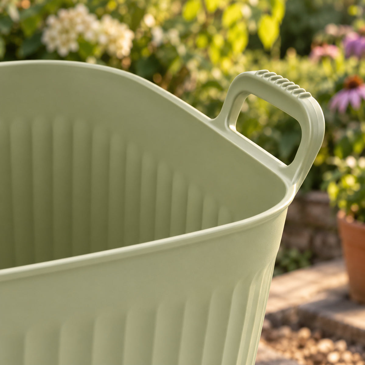 12-Gallon Garden Utility Tub detail