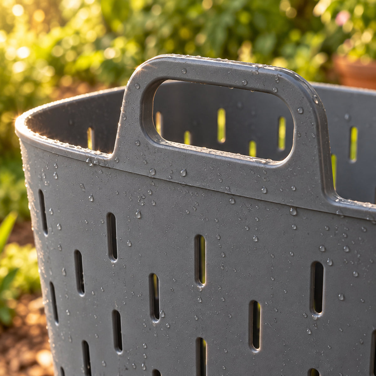 8-Gallon Garden Strainer Basket detail
