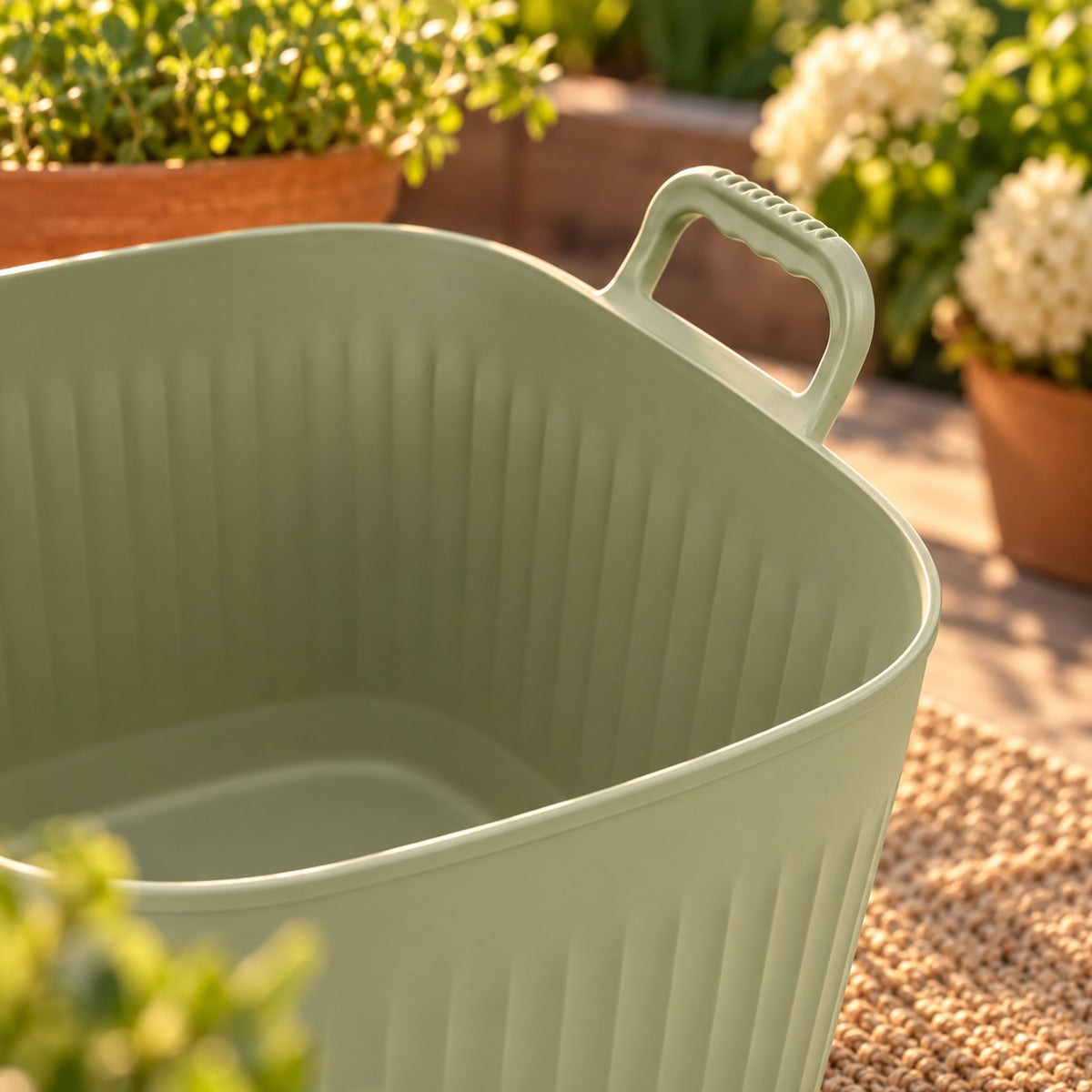 8-Gallon Garden Utility Tub detail