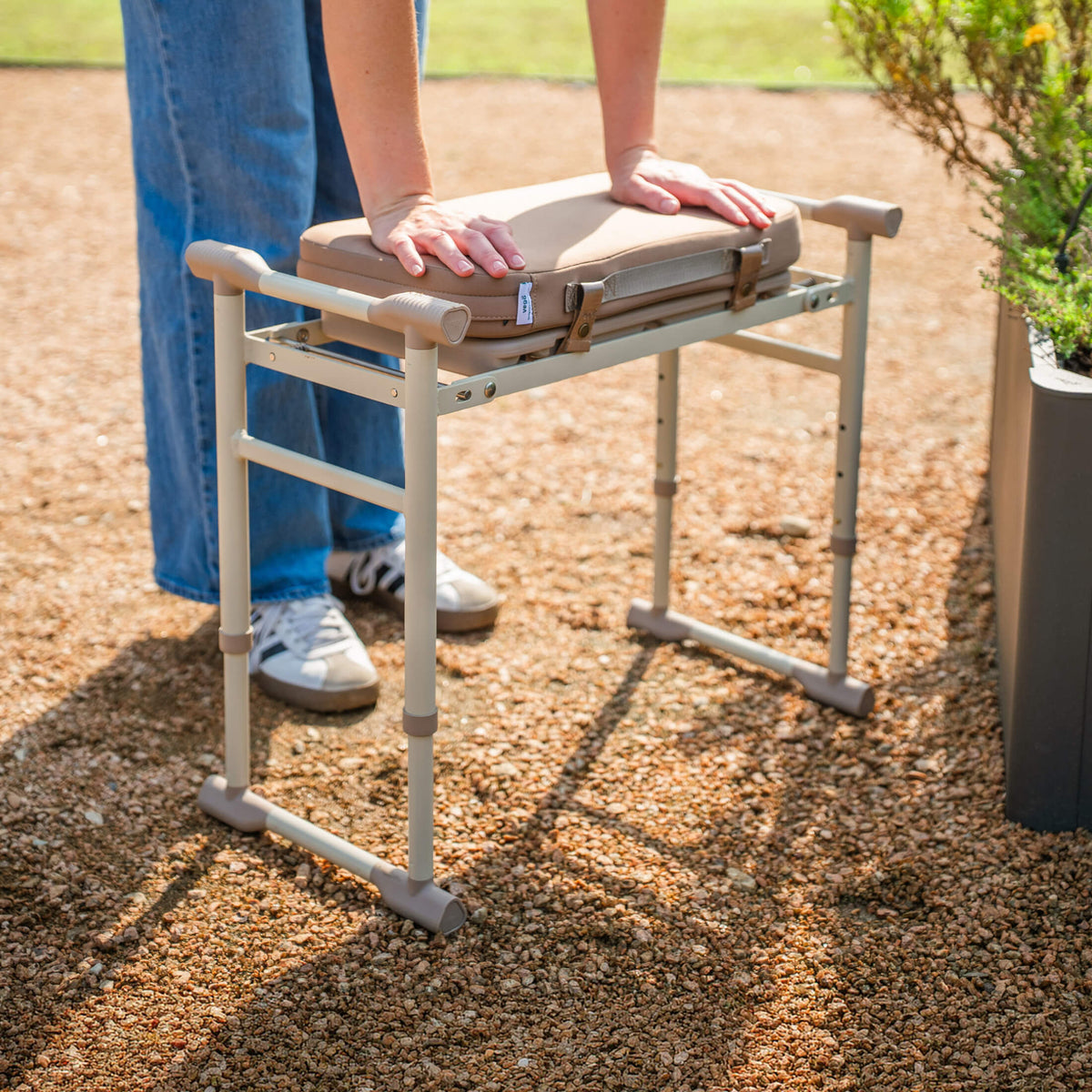Aluminum Garden Kneeler and Seat