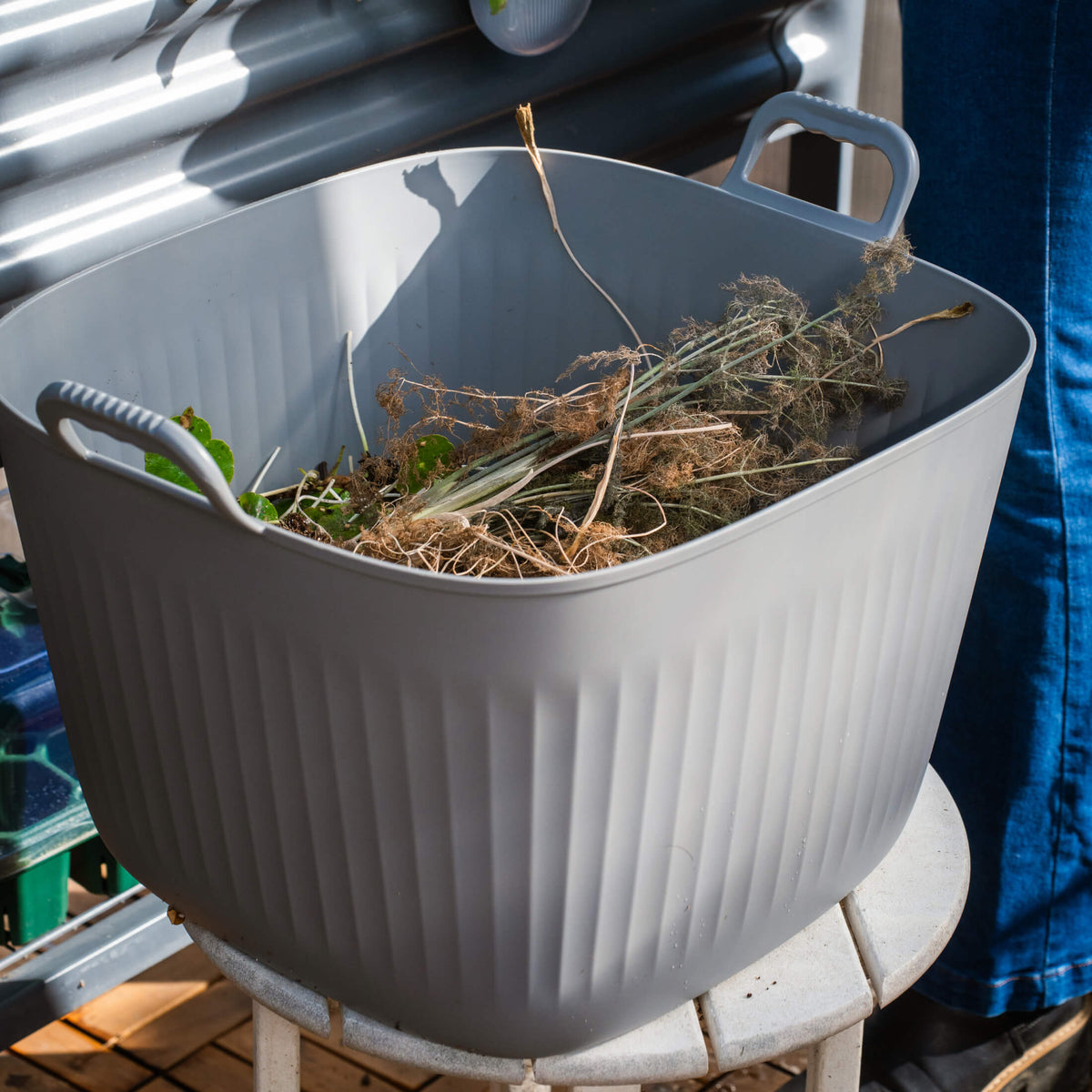 Product photo of 12-gallon garden utility tub