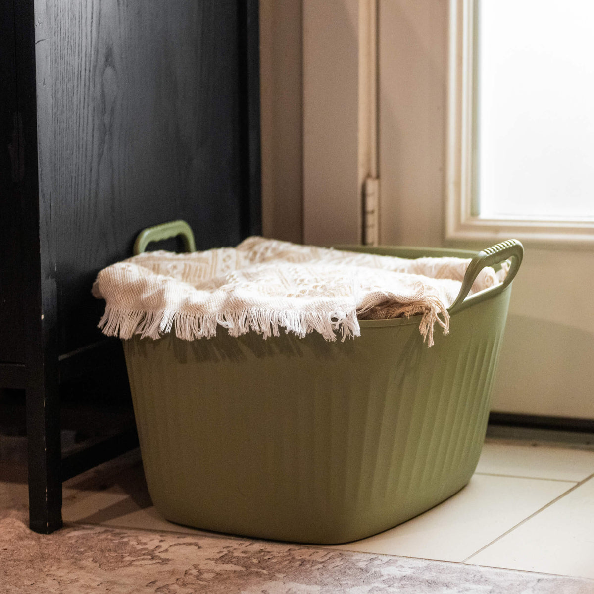 Product photo of 12-gallon garden utility tub