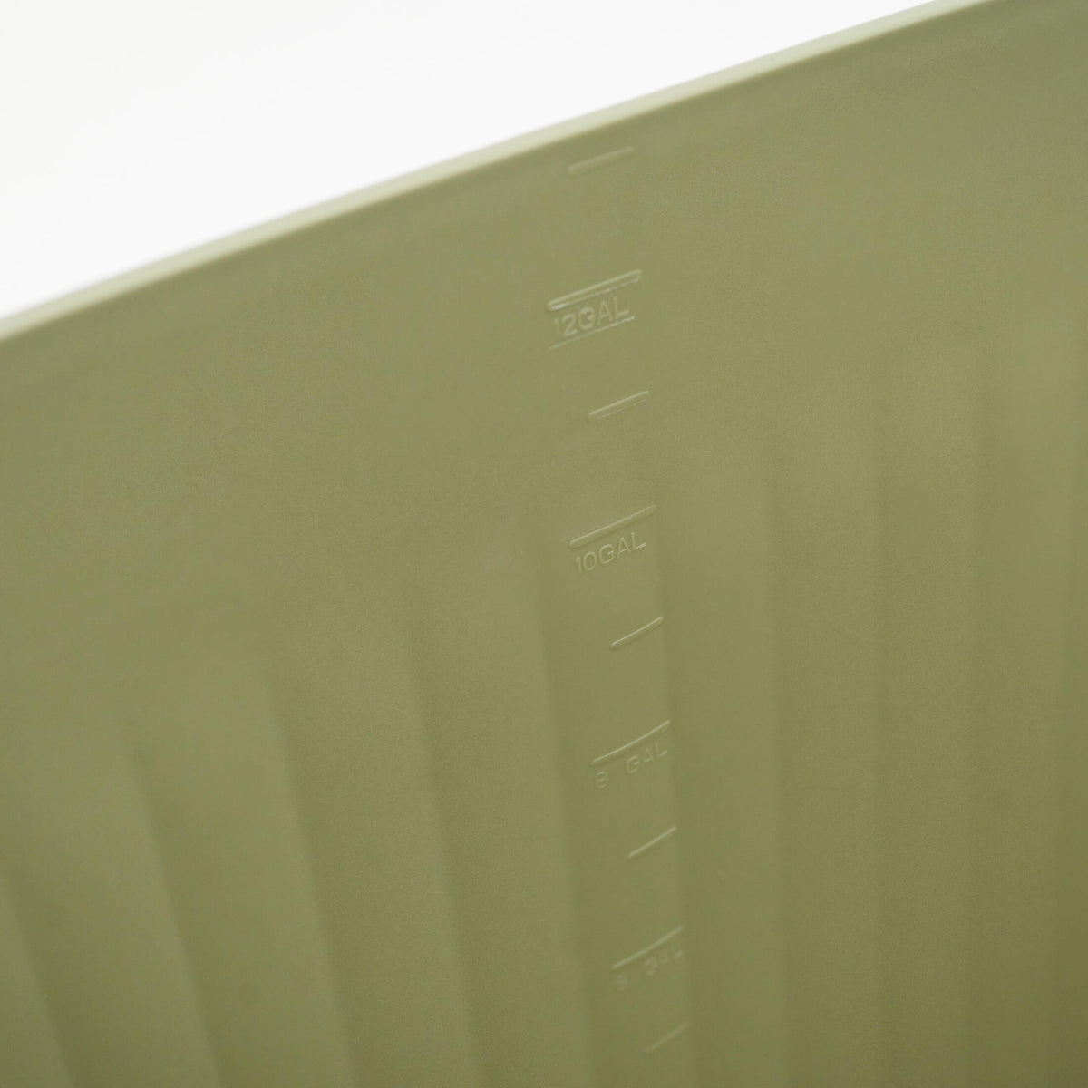 Product photo of 12-gallon garden utility tub