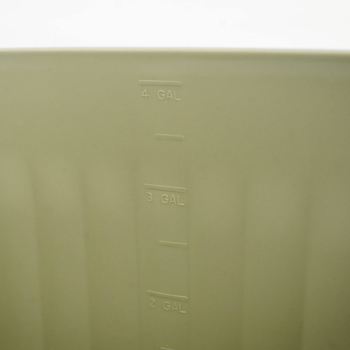 Product photo of 4-gallon garden utility tub