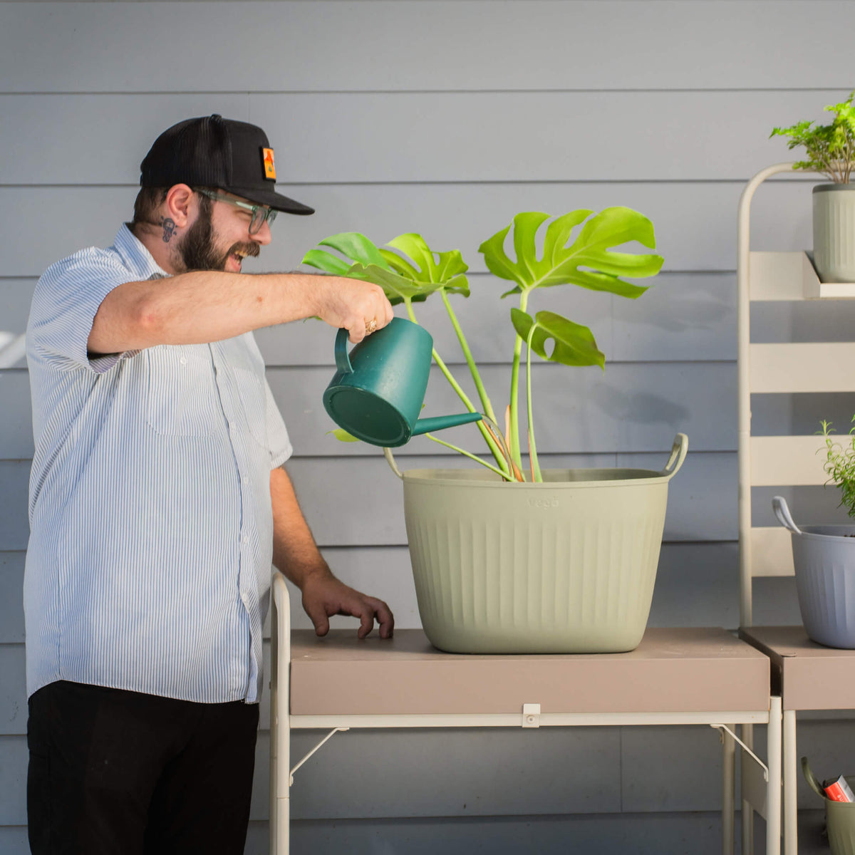 Product photo of 8-gallon garden utility tub