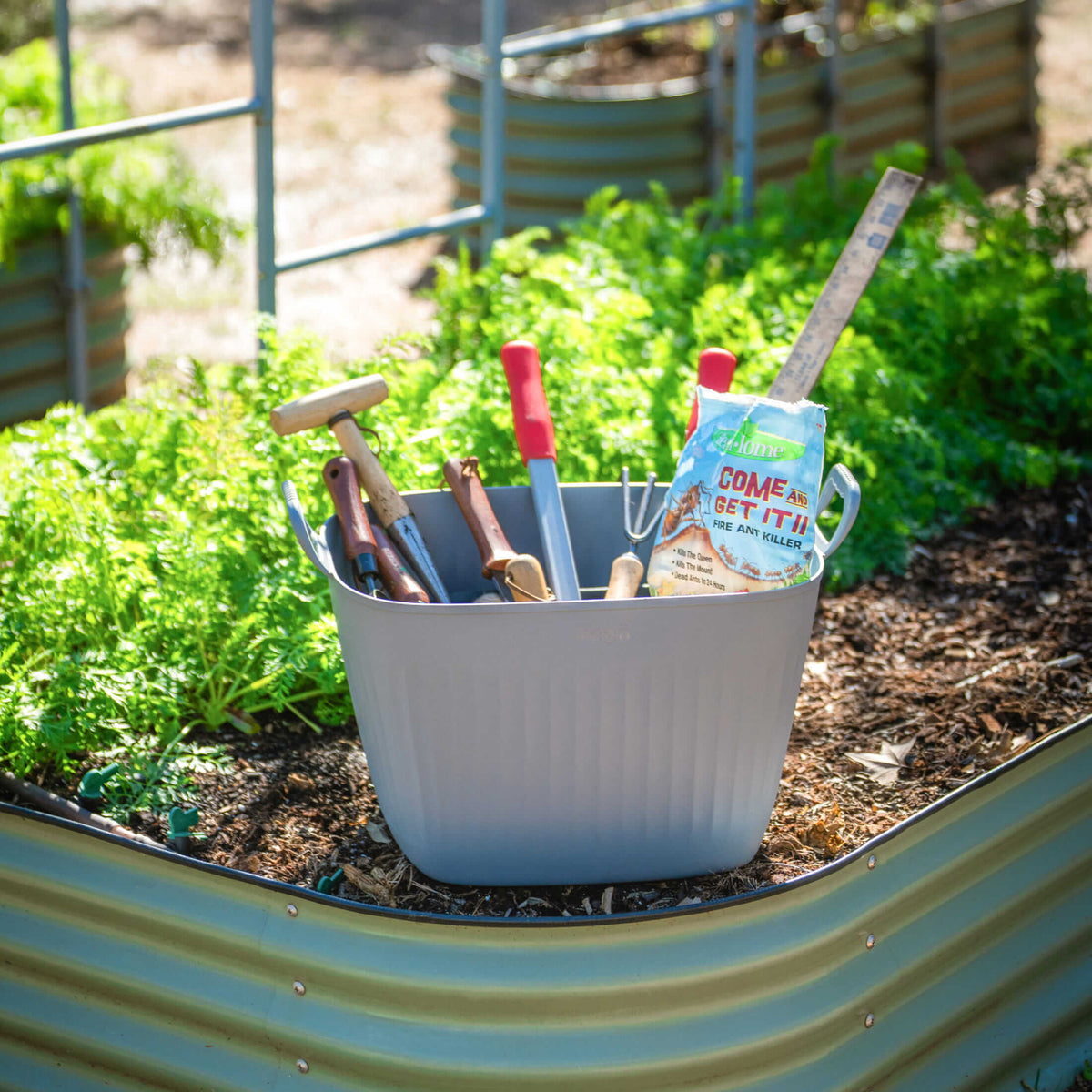Product photo of 8-gallon garden utility tub