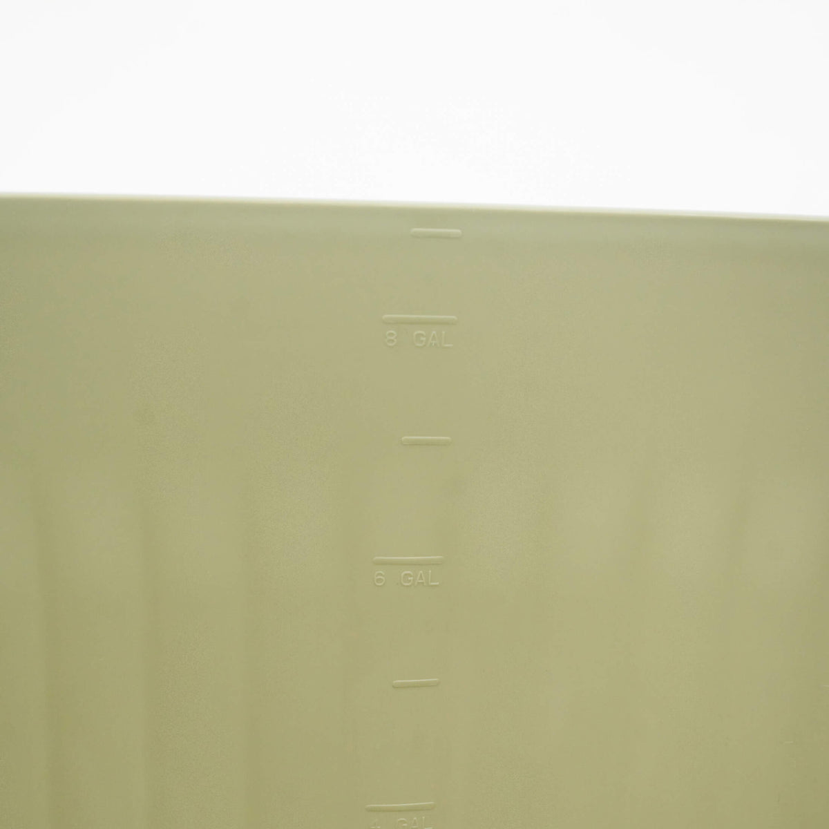 Product photo of 8-gallon garden utility tub