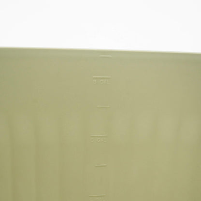 Product photo of 8-gallon garden utility tub