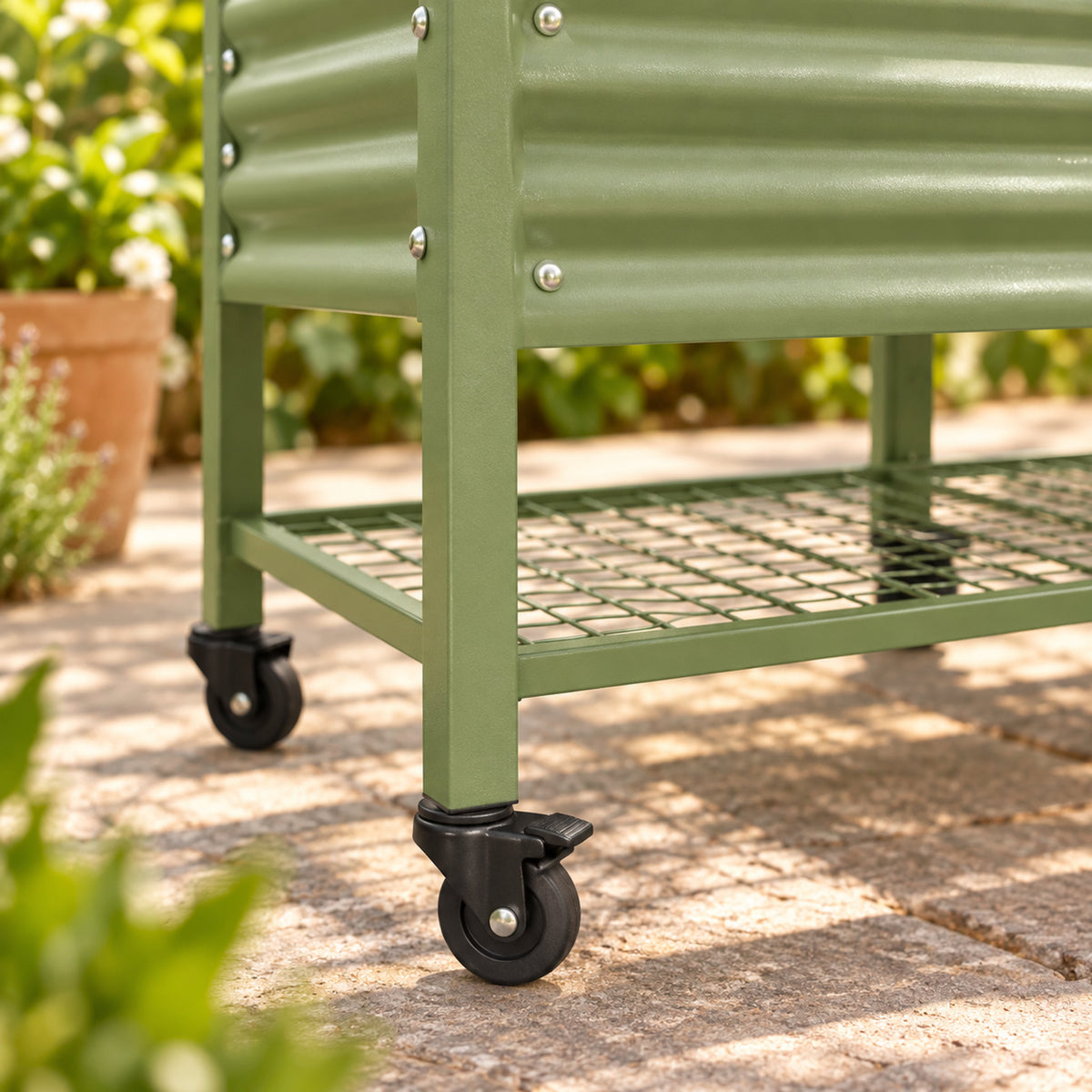 Four-Pack of Elevated Garden Beds, 2.5 x 10 Feet, with Wheels detail